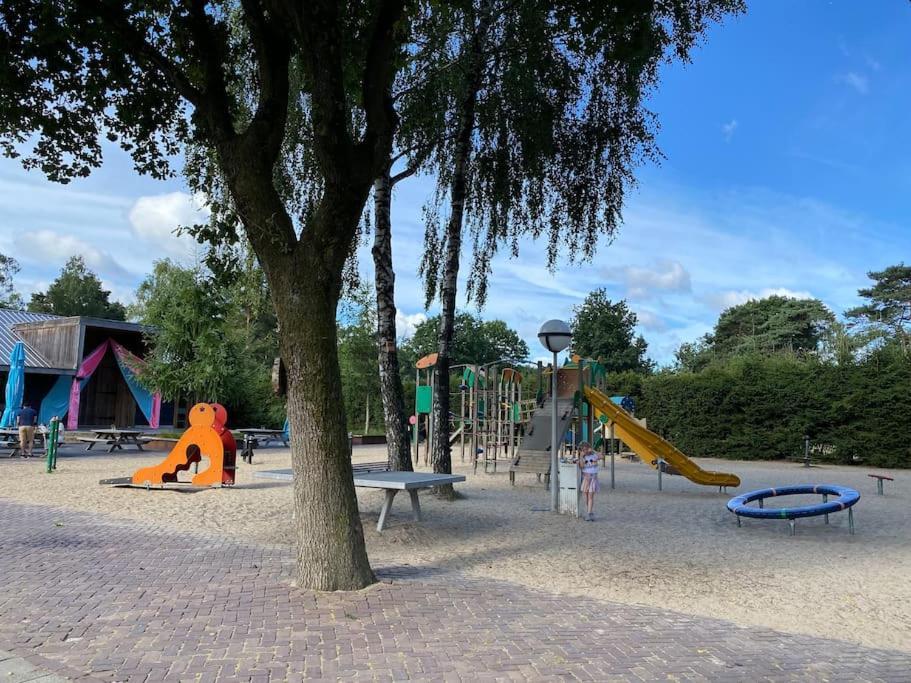 Knus Huisje Op Kindvriendelijk Park Met Zwembad Otterlo Eksteriør bilde